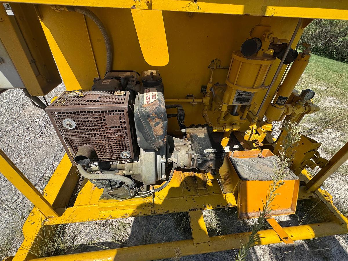 Used 2011 Advanced Pressure 3-Station 40-Gallon Accumulator with Triplex Pump Gas Motor Storage Tub