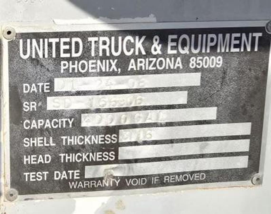 Used 1999 International 9400 - 4K-Gallon Tank Truck