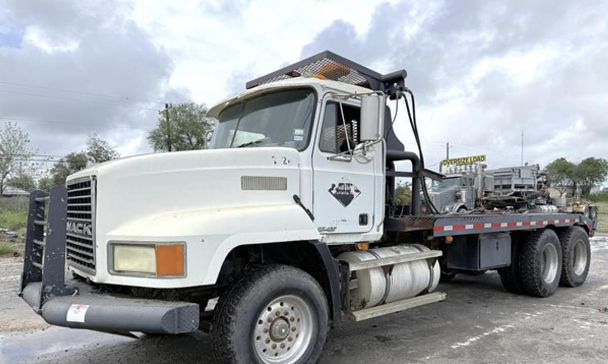 Used 1999 Mack CH613 60K Mech Winch Truck
