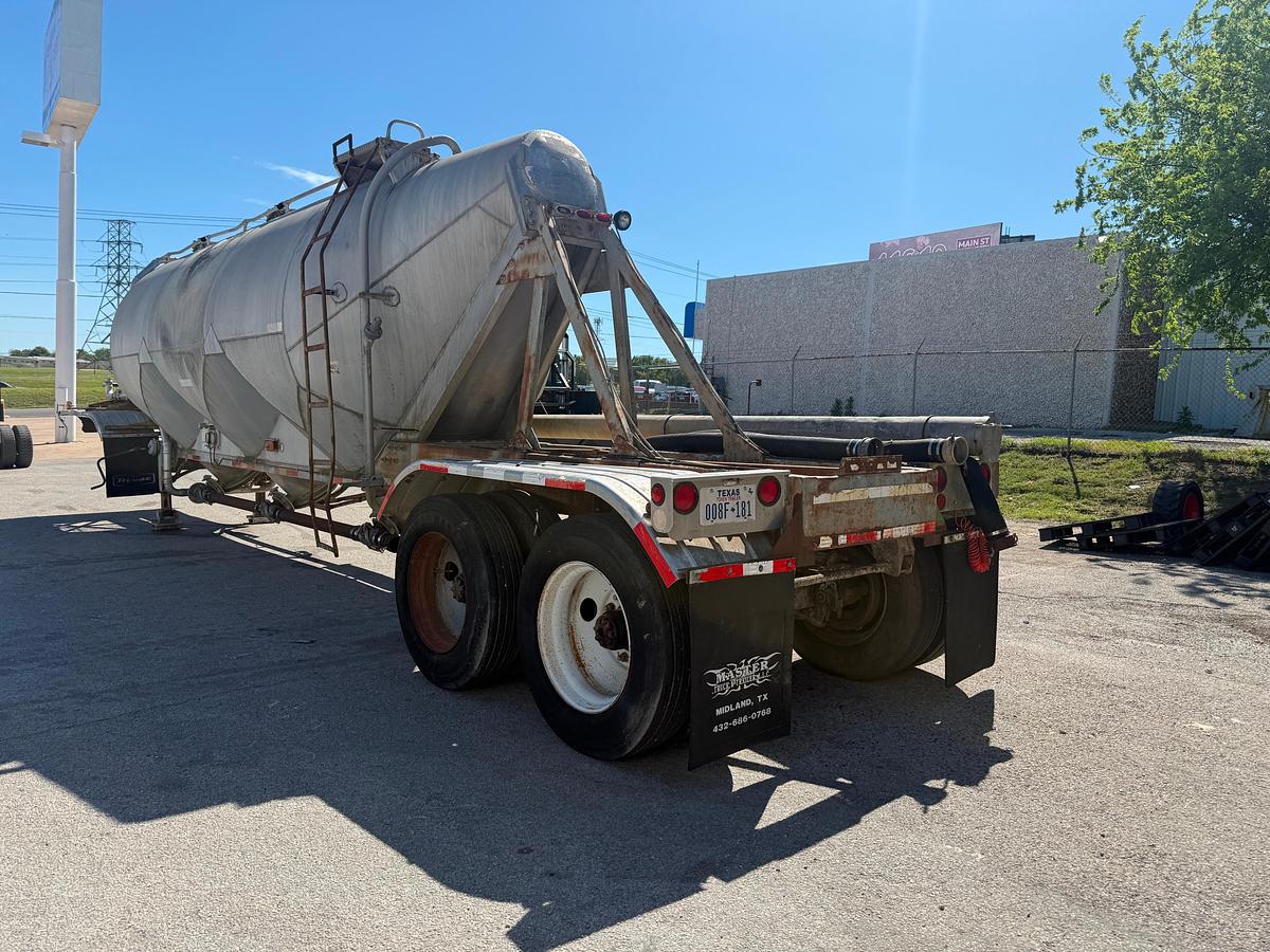 Used 1978 Fruehauf Pneumatic Bulk Trailer