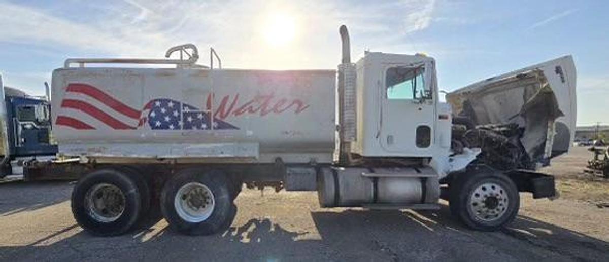 Used 1999 International 9400 - 4K-Gallon Tank Truck