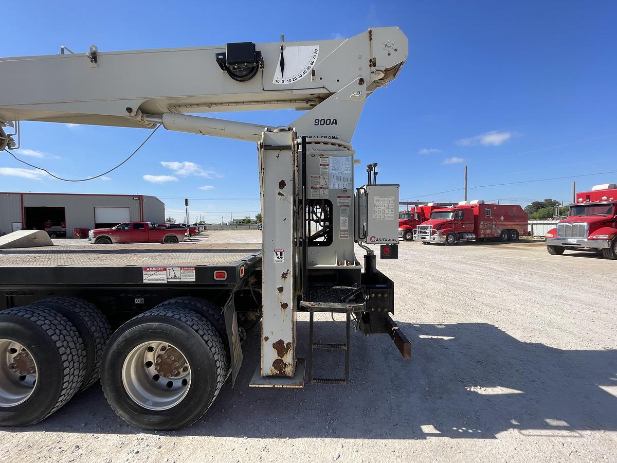 Used 2012 Peterbilt 367 Service Truck with National 900A Crane