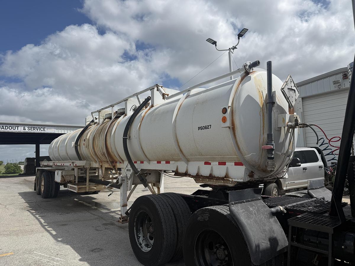 Used 2012 Overland Tank 10,000GAL 3-Compartment Acid Transport Trailer