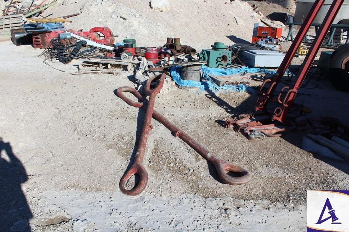 Used 3 1/2" x 108" Elevator Links