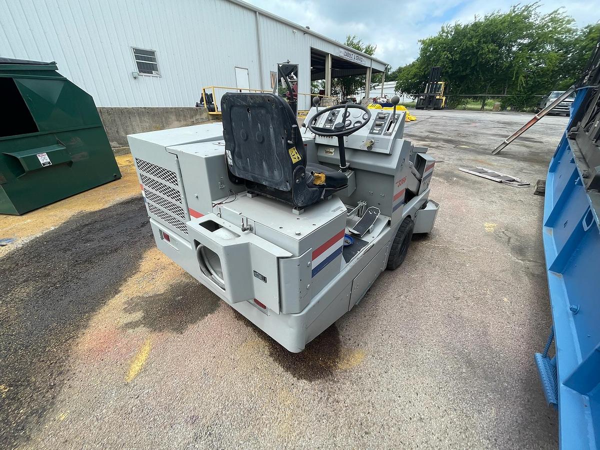 Used Clarke American-Lincoln 3366 Industrial Sweeper