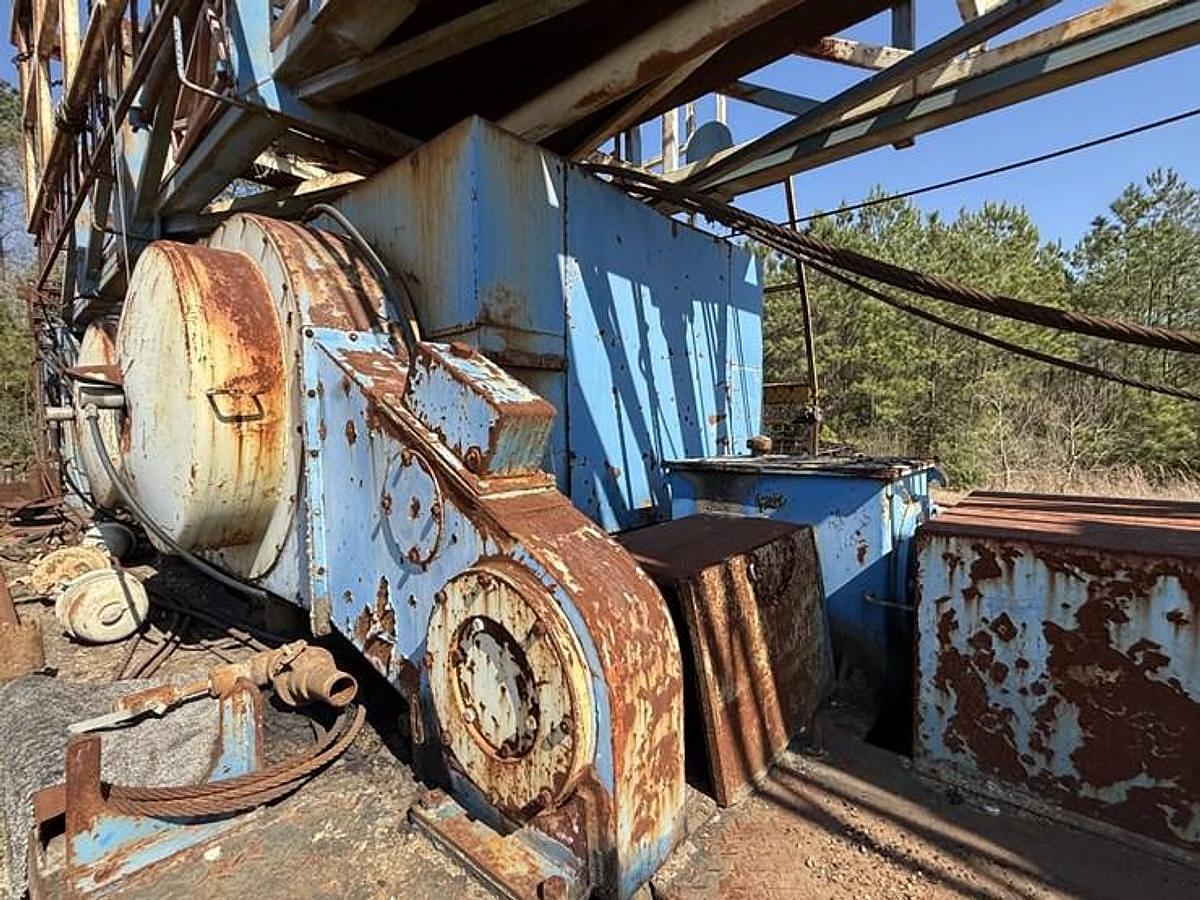 Used 2007 Moor Rig XJ60 DD 104'-200K Well Service Workover Rig