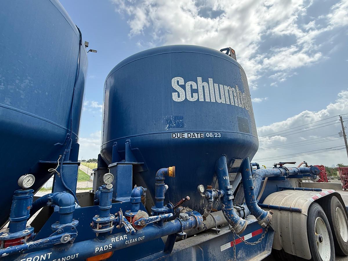 Used 1982 Clark 660 Cement Bulk Trailer
