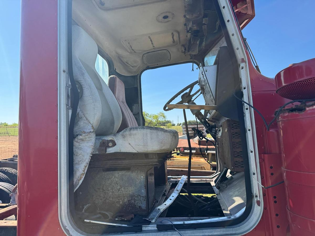 Used Day-cab Semi Truck