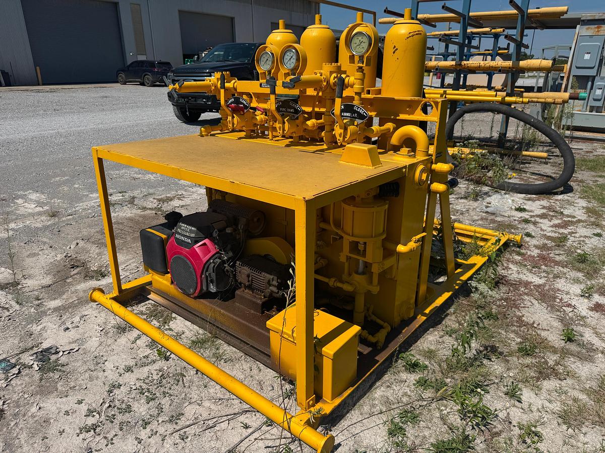 Used 3-Station 40-Gallon Accumulator with Triplex Pump Honda Gas Motor - BOP Stump