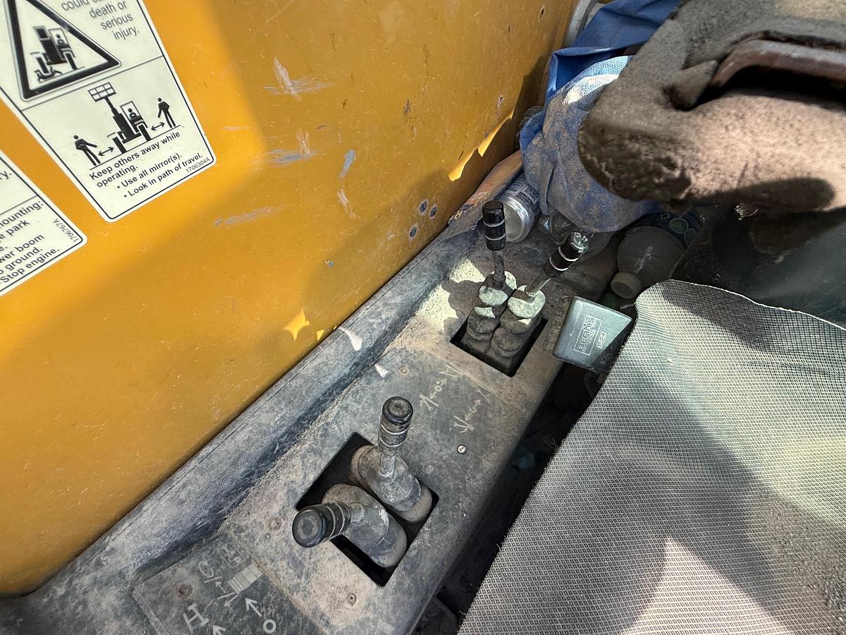 Used 2009 CAT TL1255 telehandler Mac Lifting Weight 12,000lbs