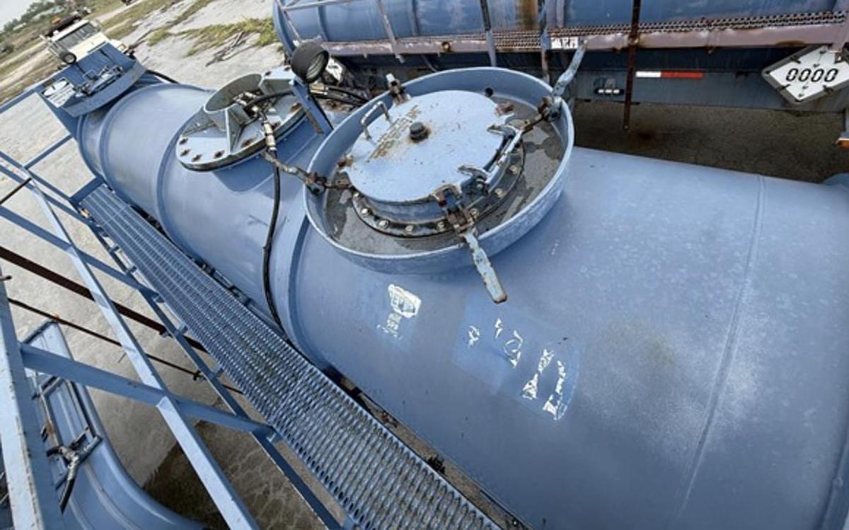 Used 2006 Worley Welding Works 4,100 Gallon 3-Comp Acid Transport Trailer