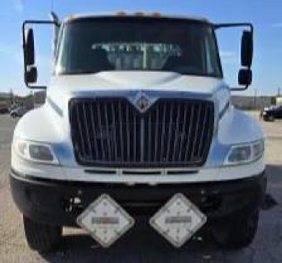 Used 2004 International 4400 SBA 4x2 Acid Truck