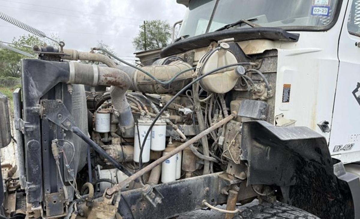 Used 1999 Mack CH613 60K Mech Winch Truck