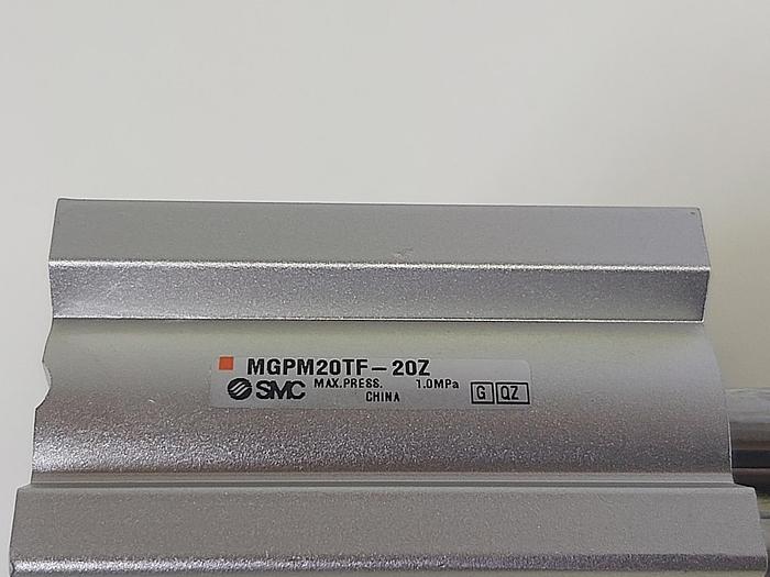 Kompaktzylinder mit 2 Führungsstangen, MGPM20TF-20Z, SMC neu