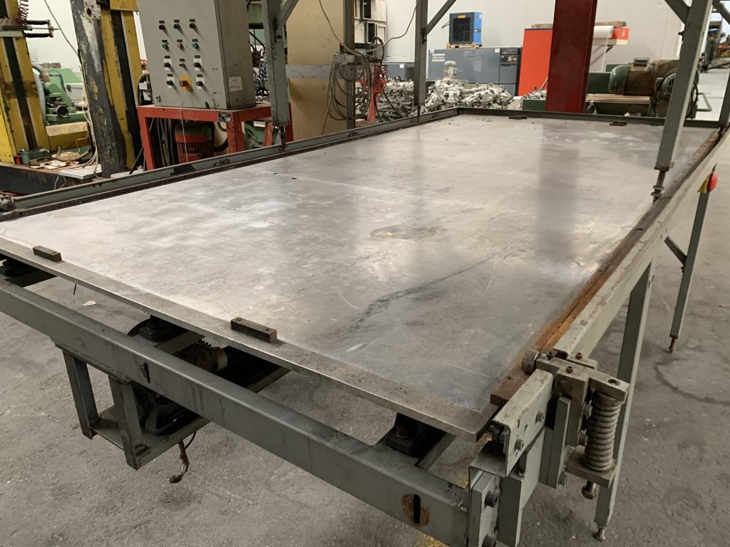 Used Pressa fustellatrice marca Comaco