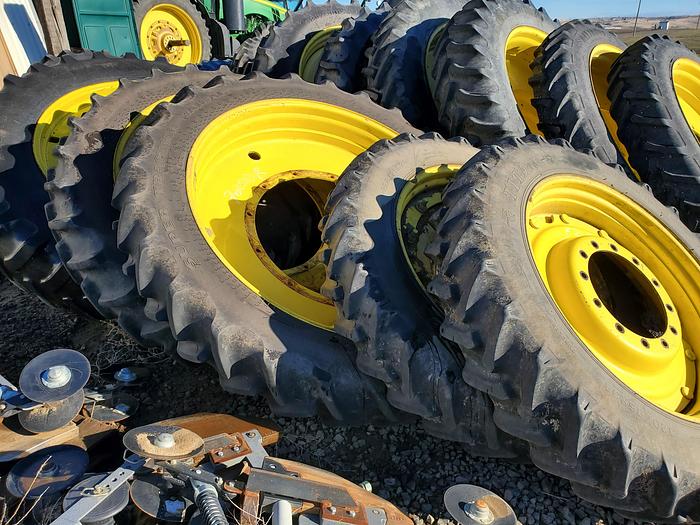 Used 2013 John Deere 7200R Tractor w/ IVT