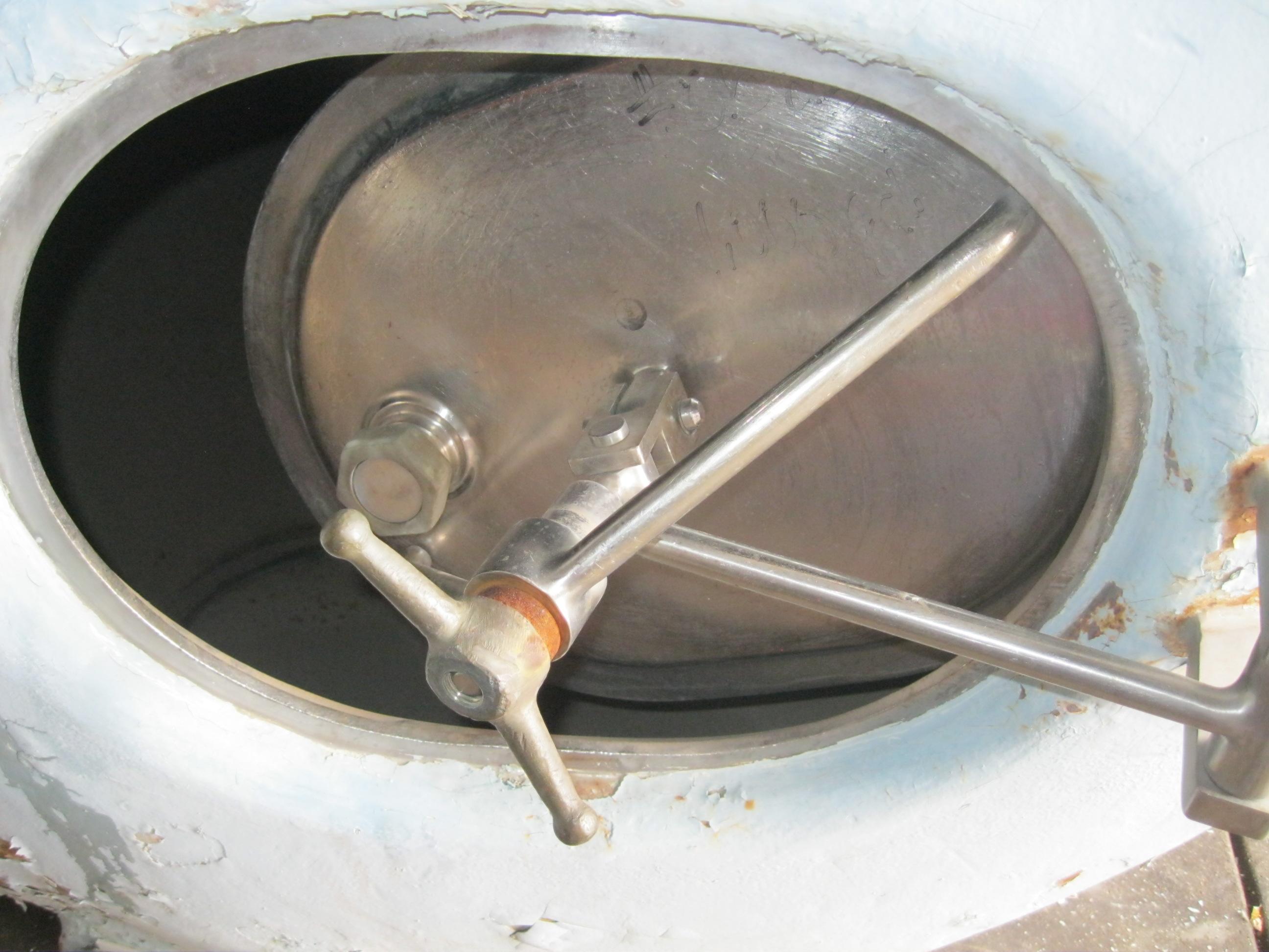 Usado 1000 GALLON BULK TANK WITH JACKET