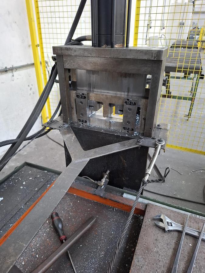 Usato PROFILATRICE ROSSI USATA 