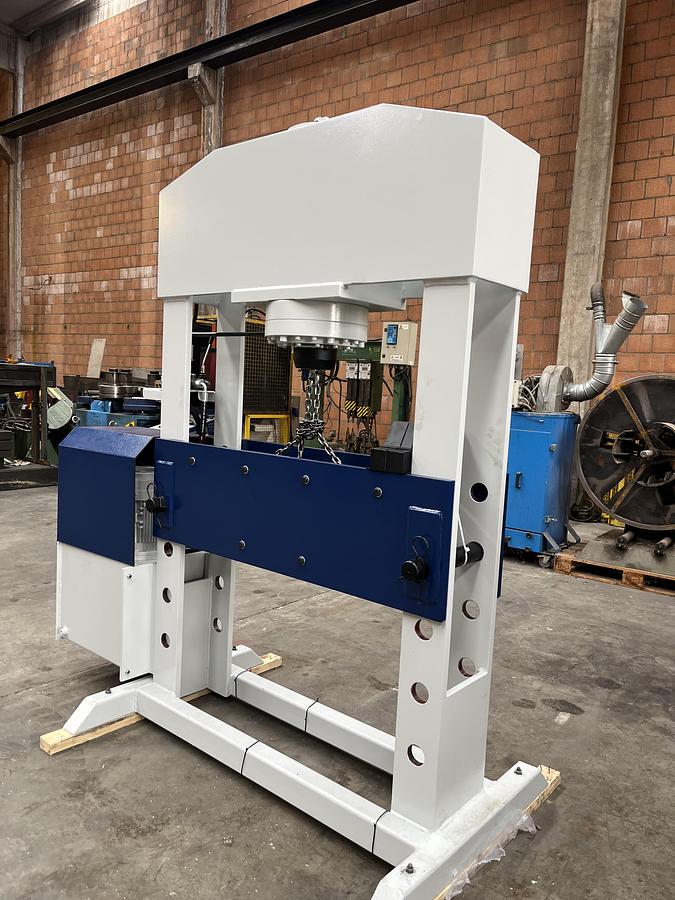 PRESSA IDRAULICA 100 TON NUOVA