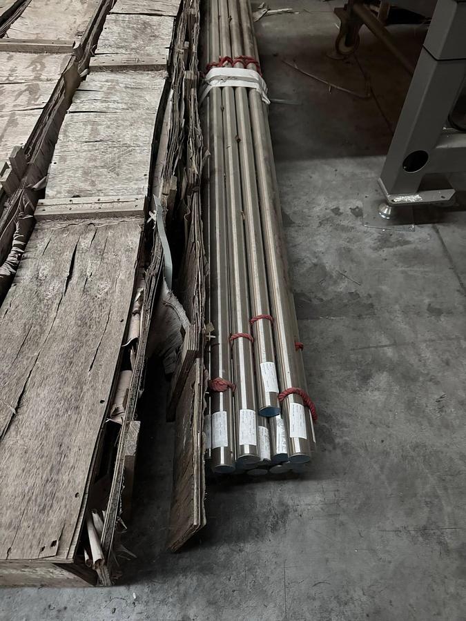 In stock: 27 tonnellate di barre in acciaio inox certificate!