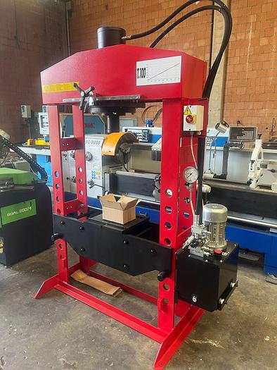 PRESSA IDRAULICA WERTHER 100 TON MOTORIZZATA