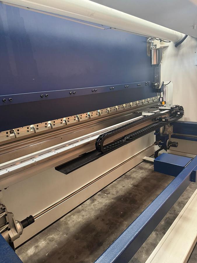 Piegatrice 4100x220 Ton CNC 6 assi nuova