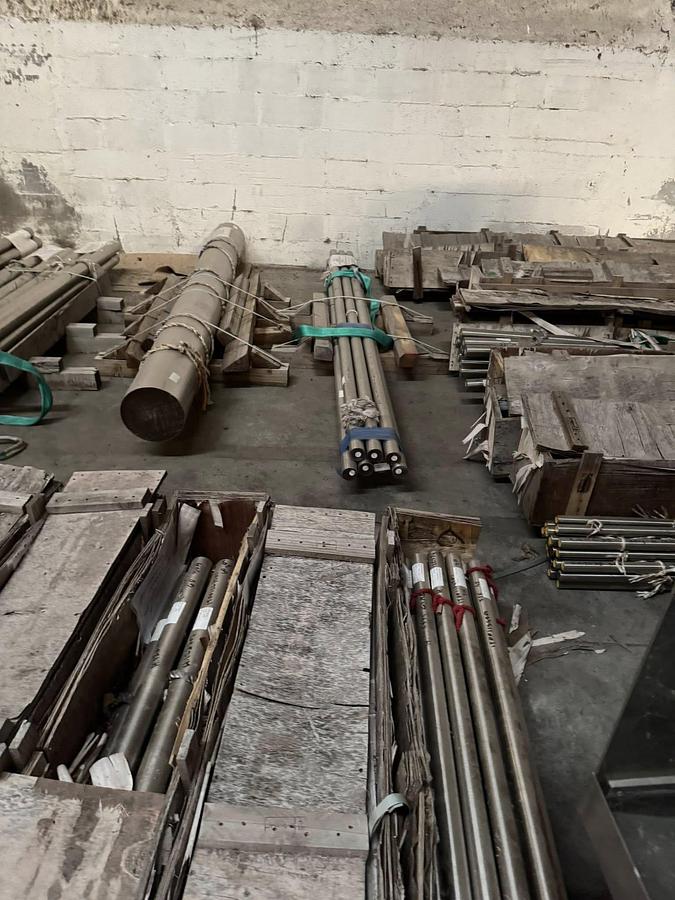 In stock: 27 tonnellate di barre in acciaio inox certificate!