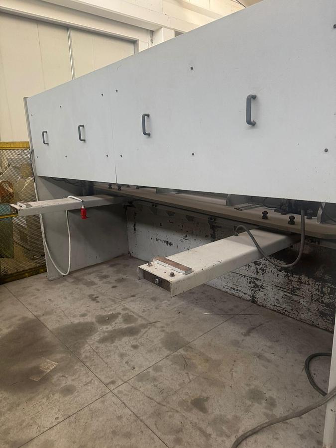 Usato CESOIA A GHIGLIOTTINA IDRAULICA OMAG