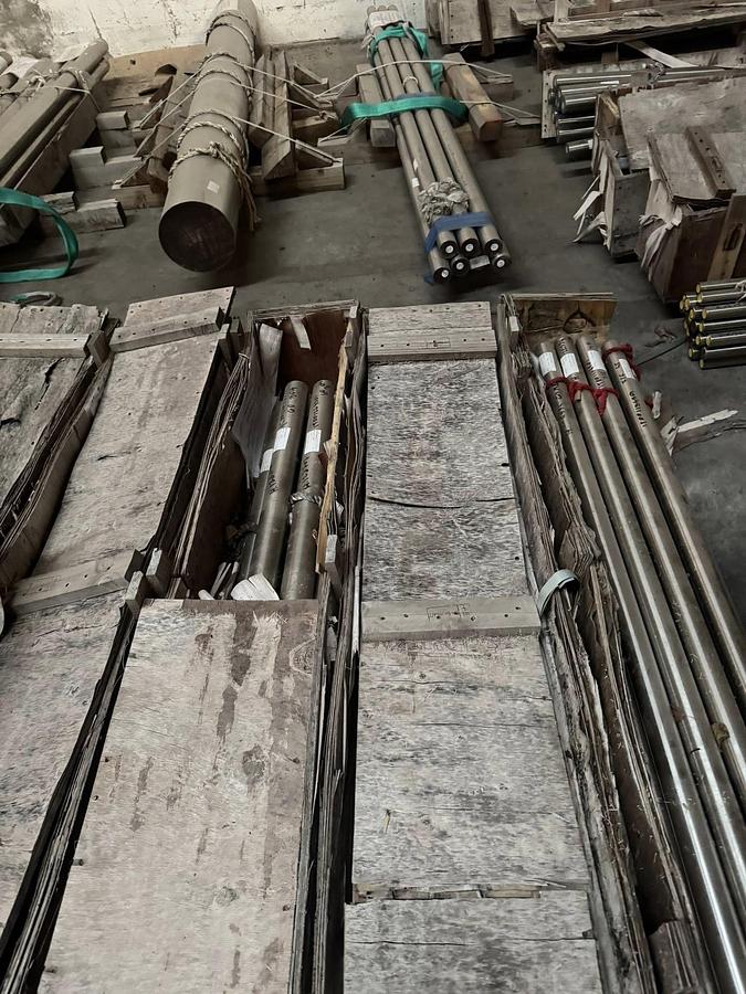 In stock: 27 tonnellate di barre in acciaio inox certificate!