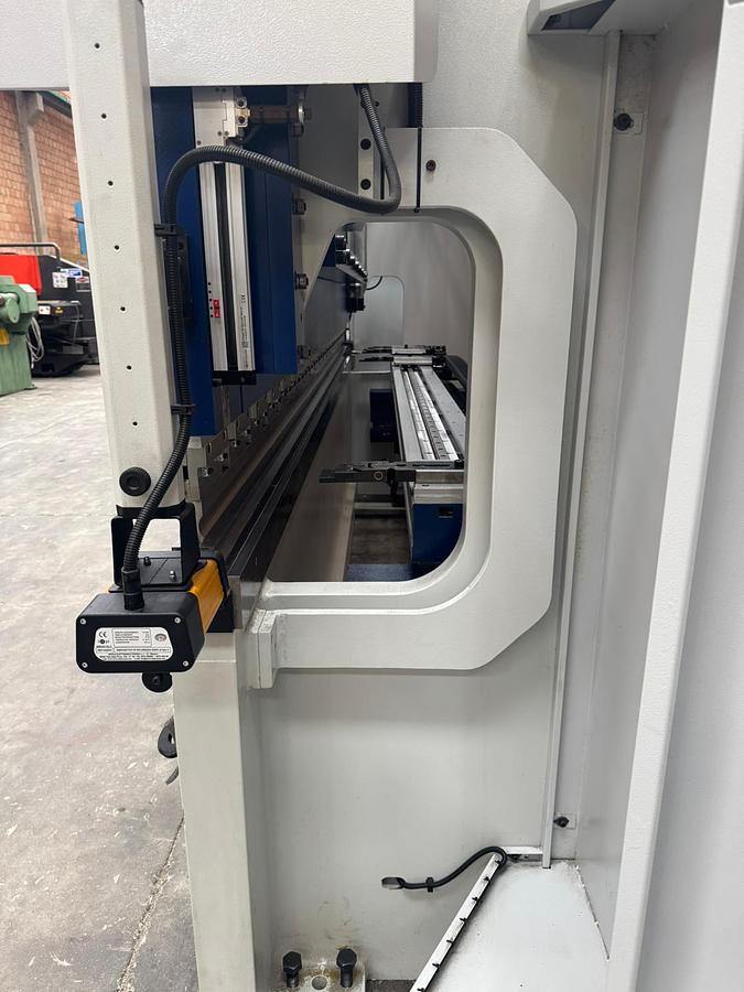 Piegatrice 4100x220 Ton CNC 6 assi nuova