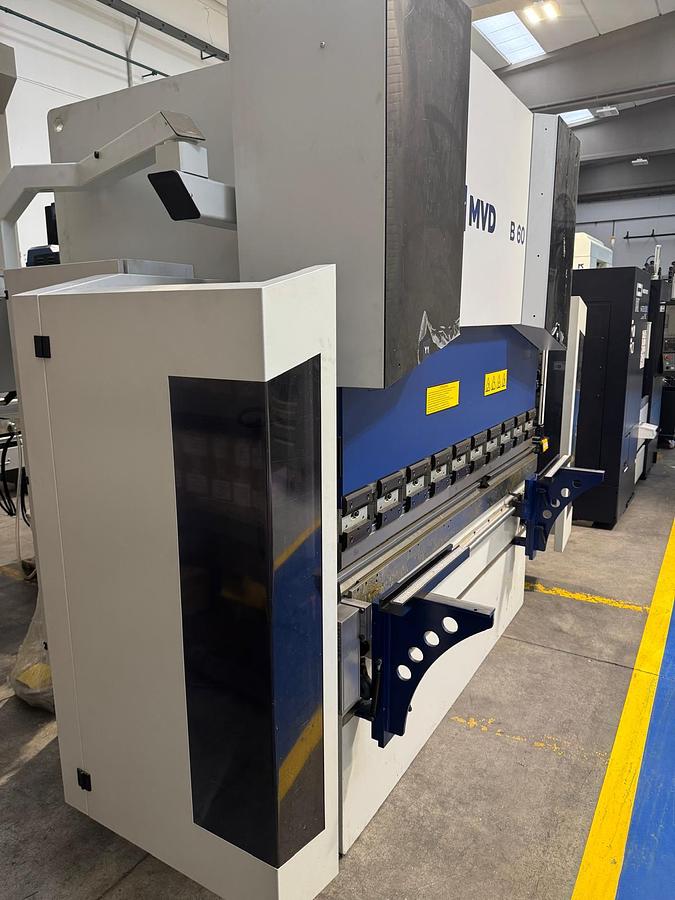 PRESSA PIEGATRICE IDRAULICA B 2100x60 Ton