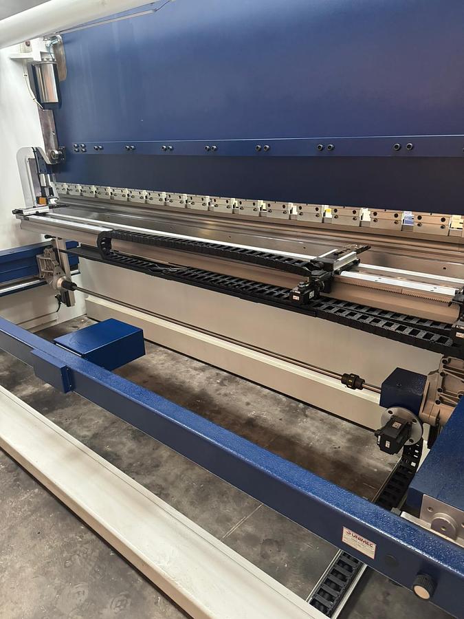 Piegatrice 4100x220 Ton CNC 6 assi nuova
