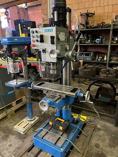 TRAPANO FRESA CON DISCESA AUTOMATICA DA STOCK