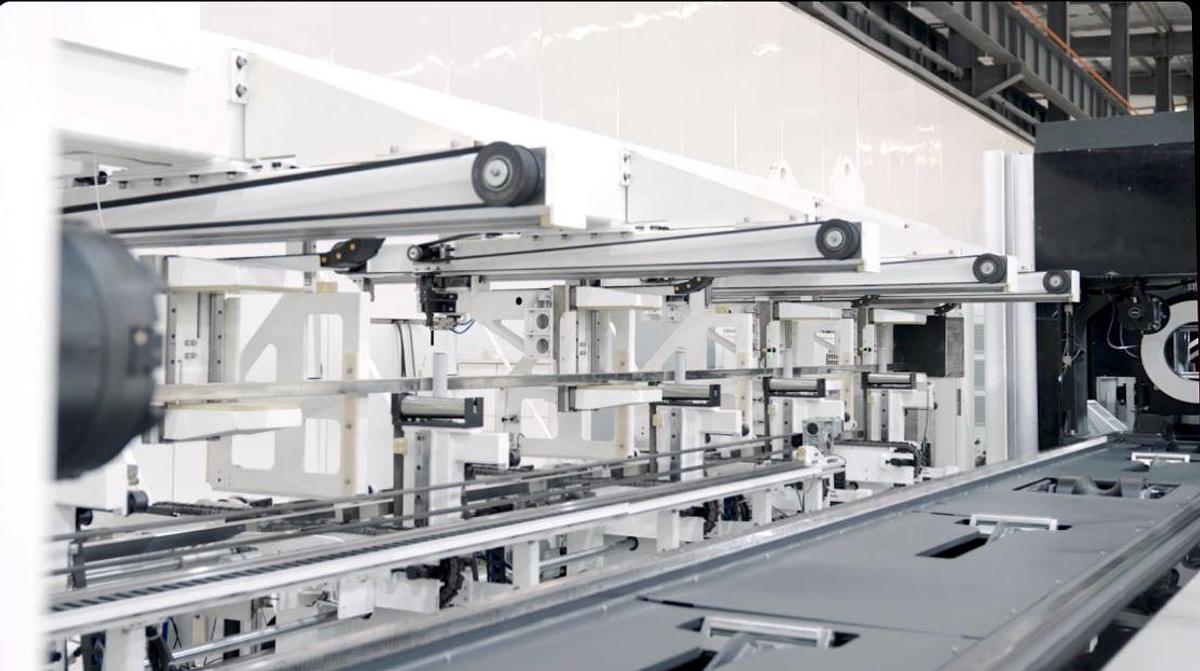 Laser tubo Bodor T2A 3 kW con caricatore automatico T-Trans2-65 alla BI-MU