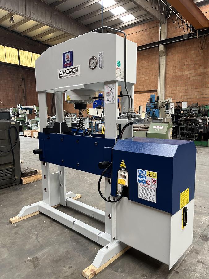 PRESSA IDRAULICA 100 TON NUOVA