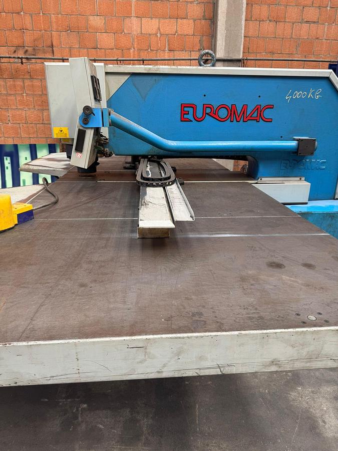 Usato PUNZONATRICE EUROMAC USATA