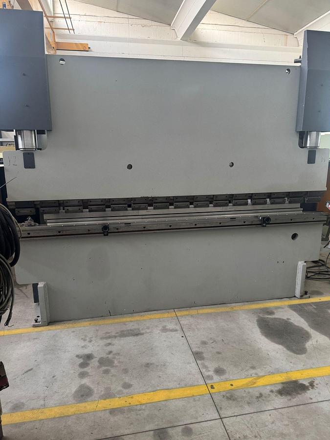 Usato PRESSA PIEGATRICE IDRAULICA OMAG USATA