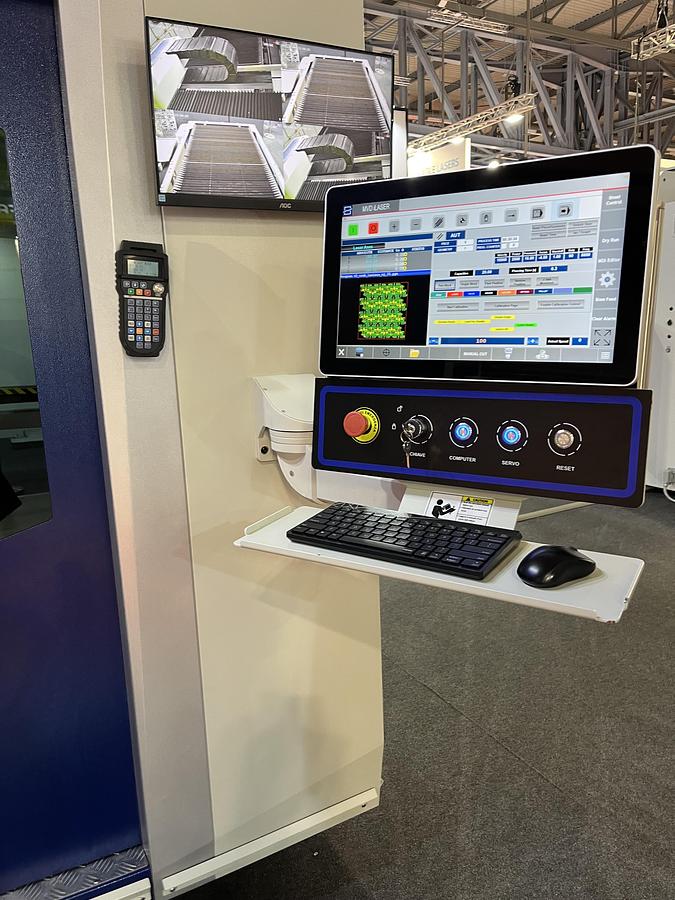 LASER A FIBRA OTTICA RAYCUS