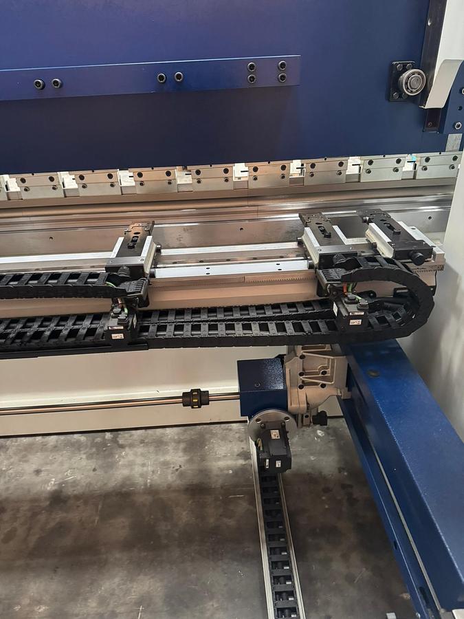 Piegatrice 4100x220 Ton CNC 6 assi nuova