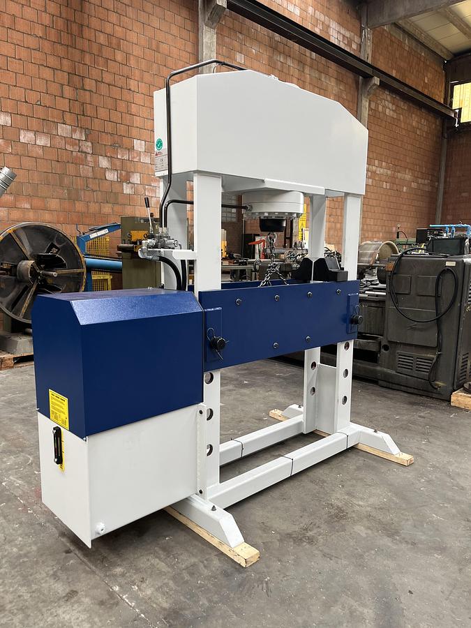 PRESSA IDRAULICA 100 TON NUOVA