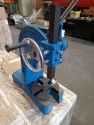 PRESSA MANUALE A CREMAGLIERA IN STOCK