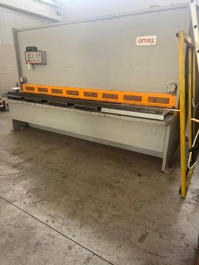 Usato CESOIA A GHIGLIOTTINA IDRAULICA OMAG