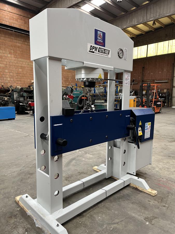 PRESSA IDRAULICA 100 TON NUOVA