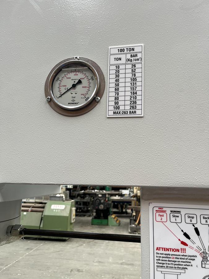 PRESSA IDRAULICA 100 TON NUOVA