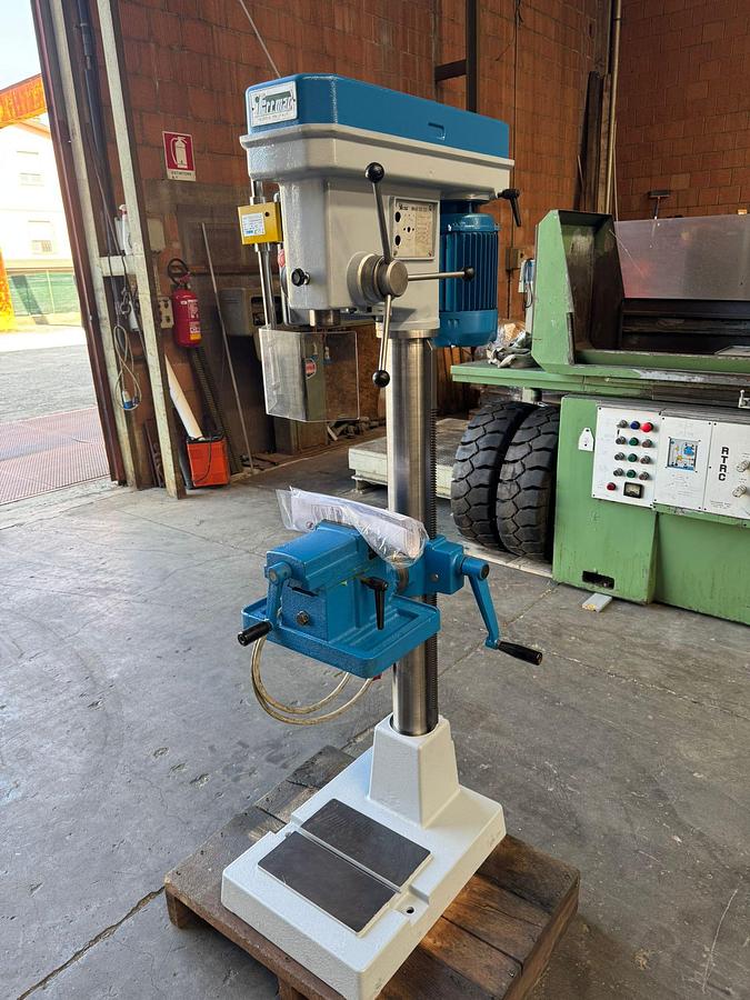 Usato TRAPANO A COLONNA SERRMAC RAG 20/22 USATO