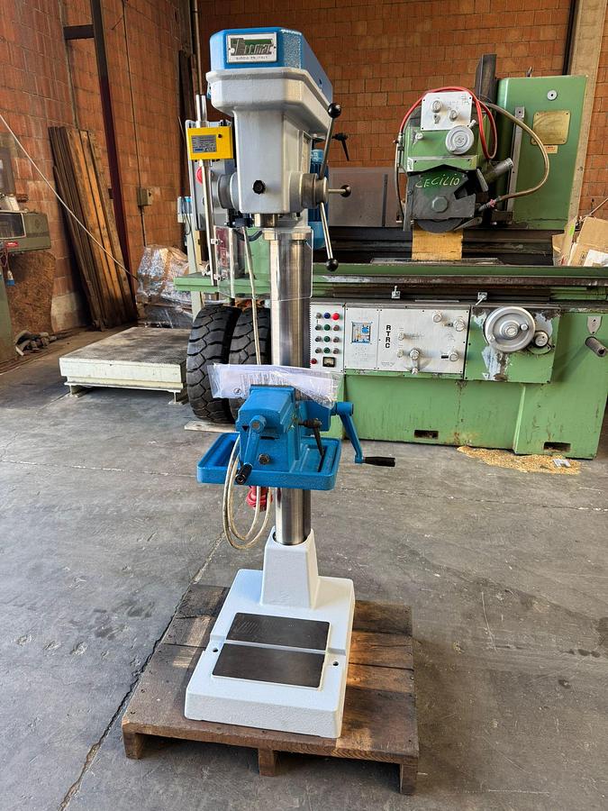 Usato TRAPANO A COLONNA SERRMAC RAG 20/22 USATO