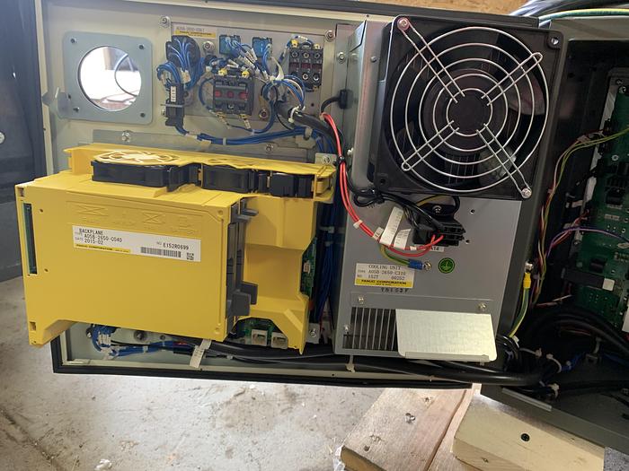 Used FANUC LR MATE 200iD/7H 5 AXIS CNC ROBOT WITH LR MATE R30iB CONTROLLER