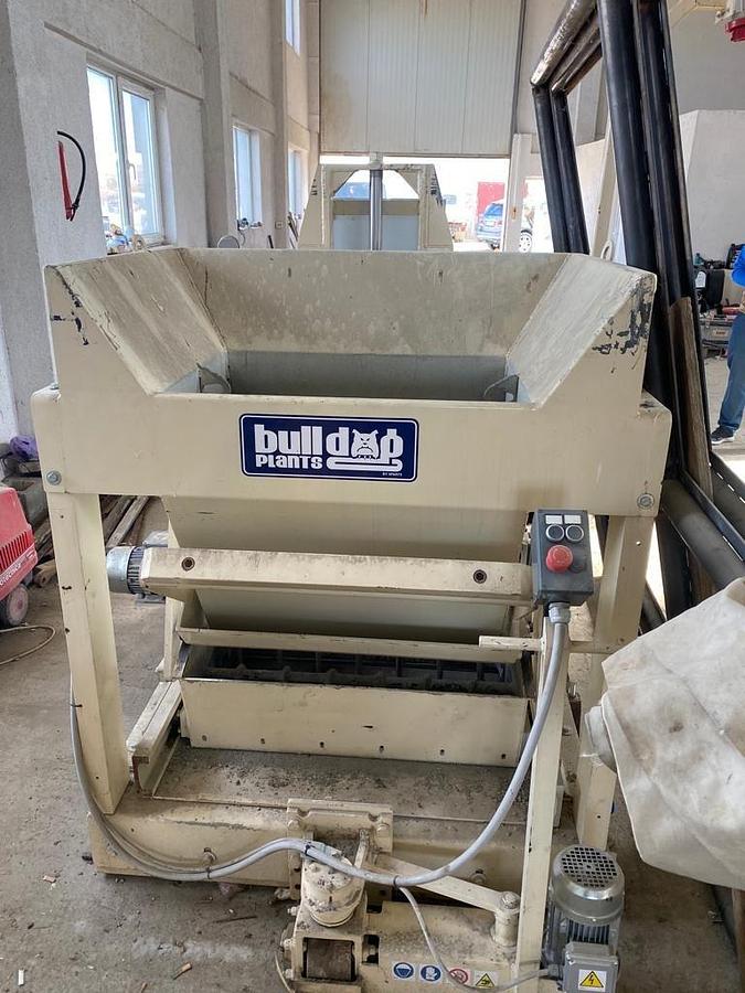 Used 2012 Bulldog Sparts International 3 at a time