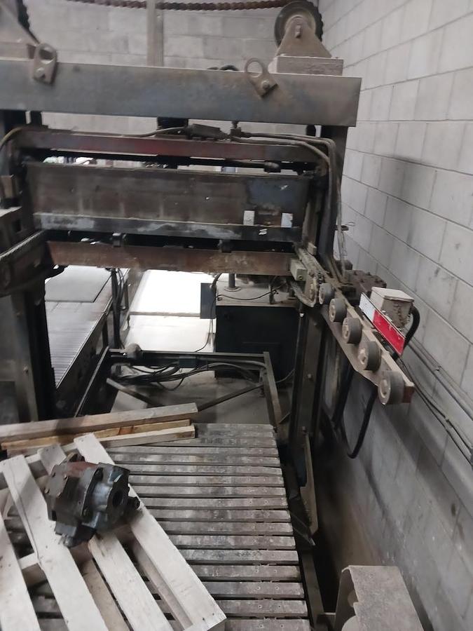 Used 1985 Columbia 22 pit style