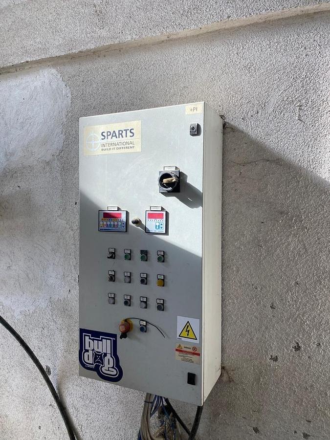 Used 2012 Bulldog Sparts International 3 at a time